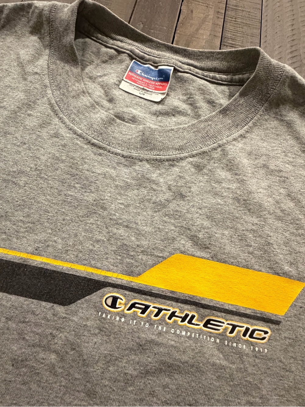 Vintage Champion Athletic Graphic T-Shirt – Men’s Large